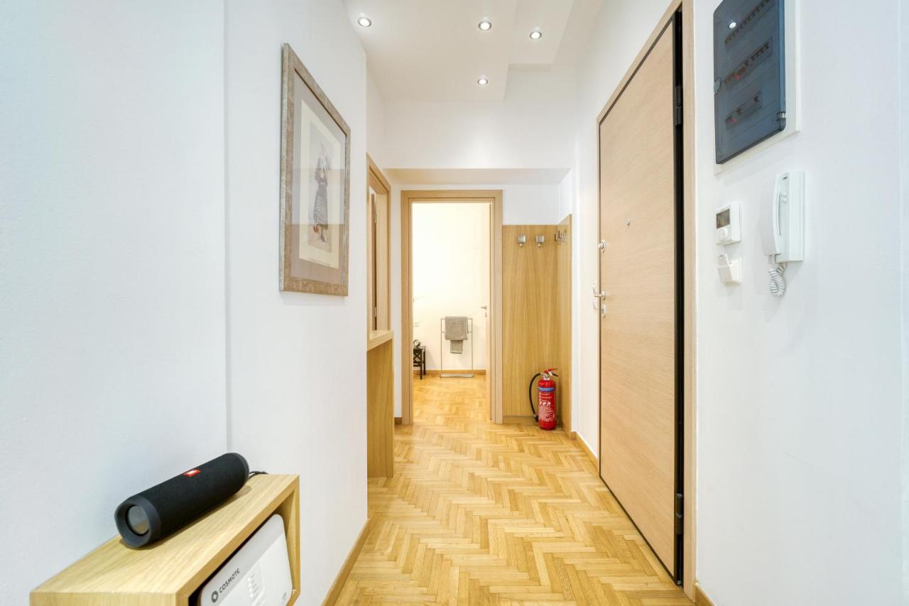 Stylish, Sunny New 2 Bedroom, Prime Central Atina Dış mekan fotoğraf