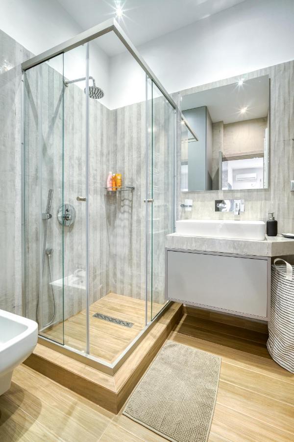 Stylish, Sunny New 2 Bedroom, Prime Central Atina Dış mekan fotoğraf