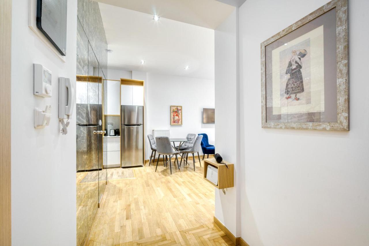 Stylish, Sunny New 2 Bedroom, Prime Central Atina Dış mekan fotoğraf