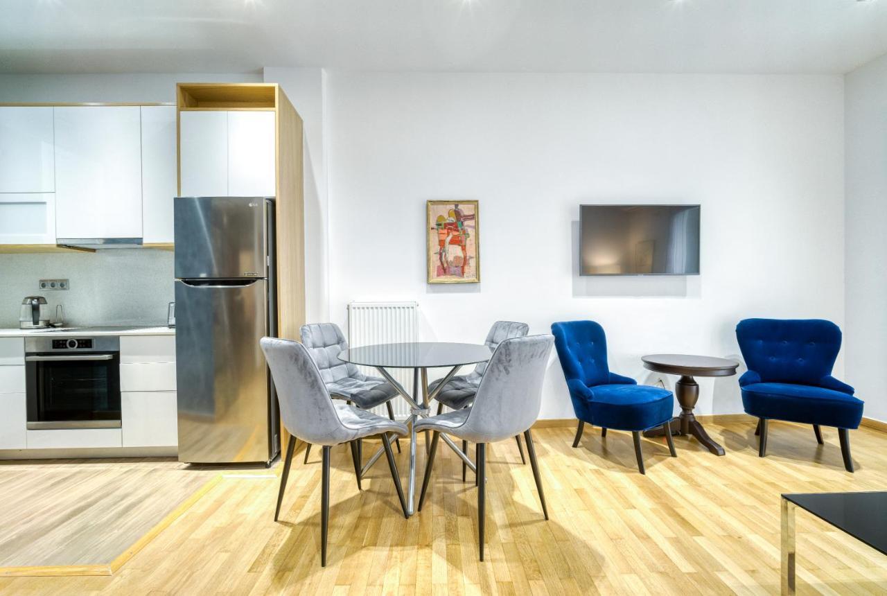 Stylish, Sunny New 2 Bedroom, Prime Central Atina Dış mekan fotoğraf